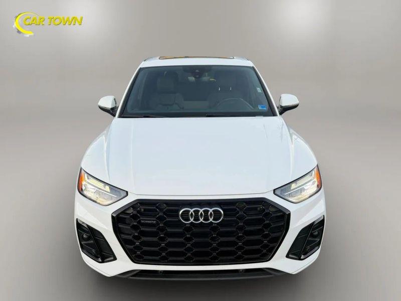 Vehicle photo 3