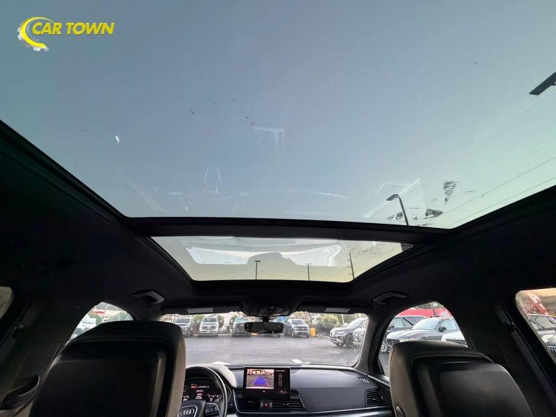 Vehicle photo 30