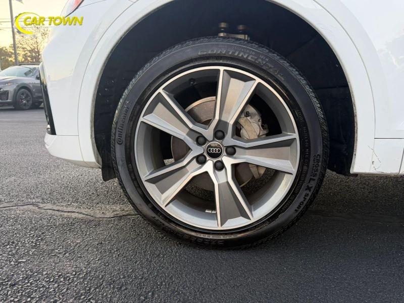 Vehicle photo 32