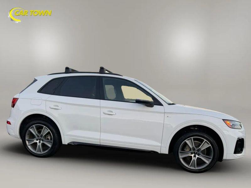 Vehicle photo 7