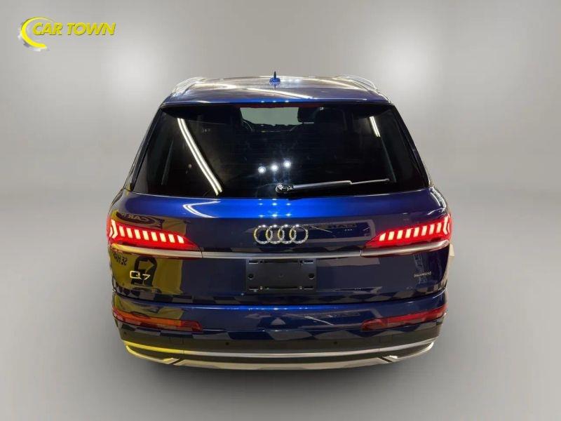 Vehicle photo 10