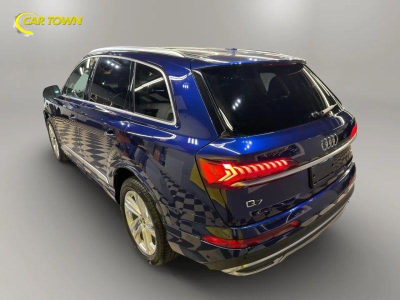 Vehicle photo 12