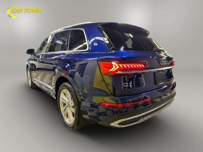 Vehicle photo 13