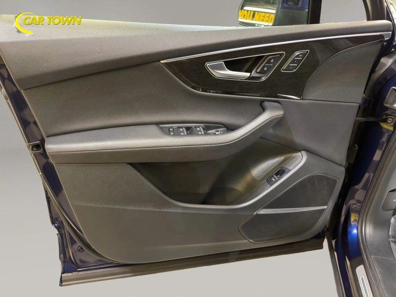 Vehicle photo 17