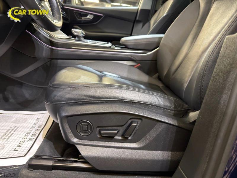 Vehicle photo 18