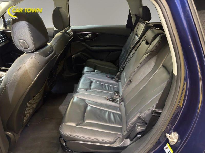 Vehicle photo 24