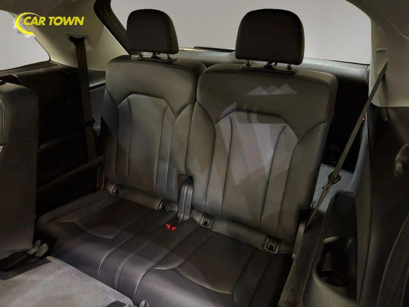 Vehicle photo 26