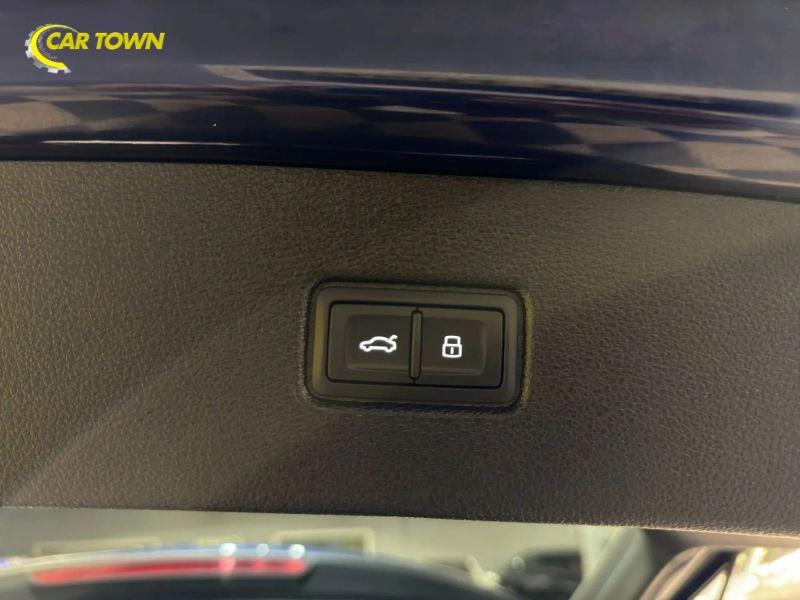 Vehicle photo 28