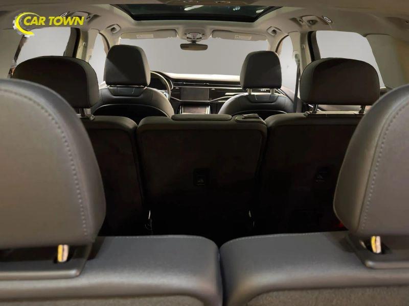 Vehicle photo 29