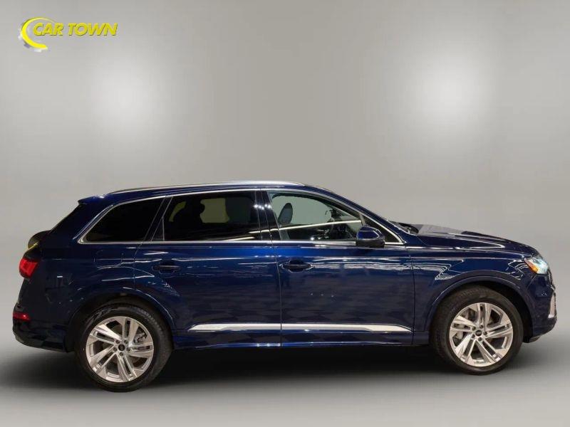 Vehicle photo 7