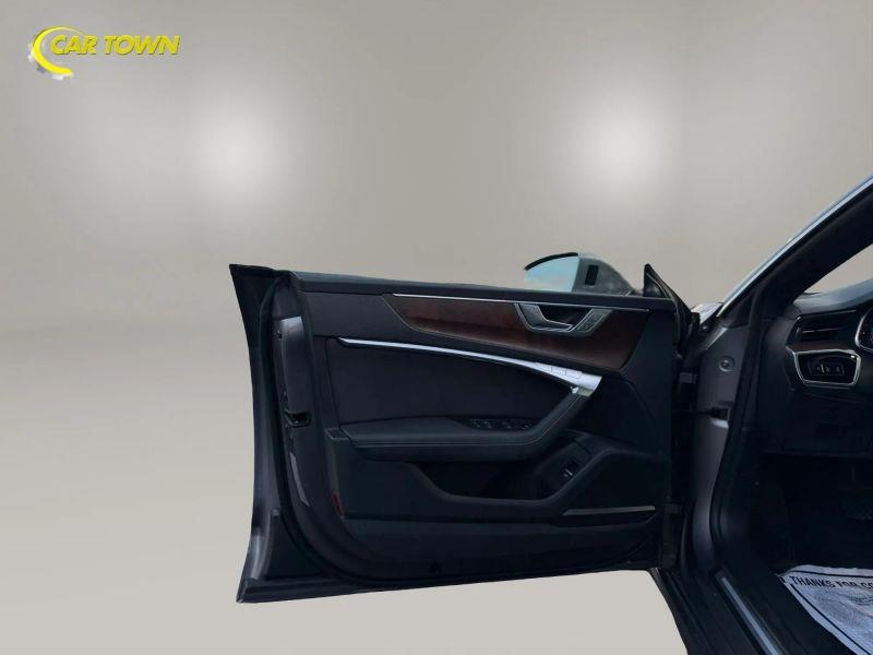 Vehicle photo 25