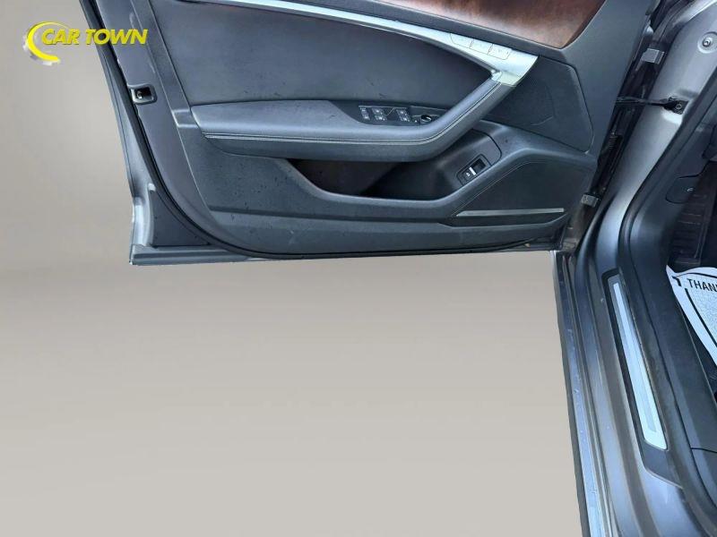 Vehicle photo 26
