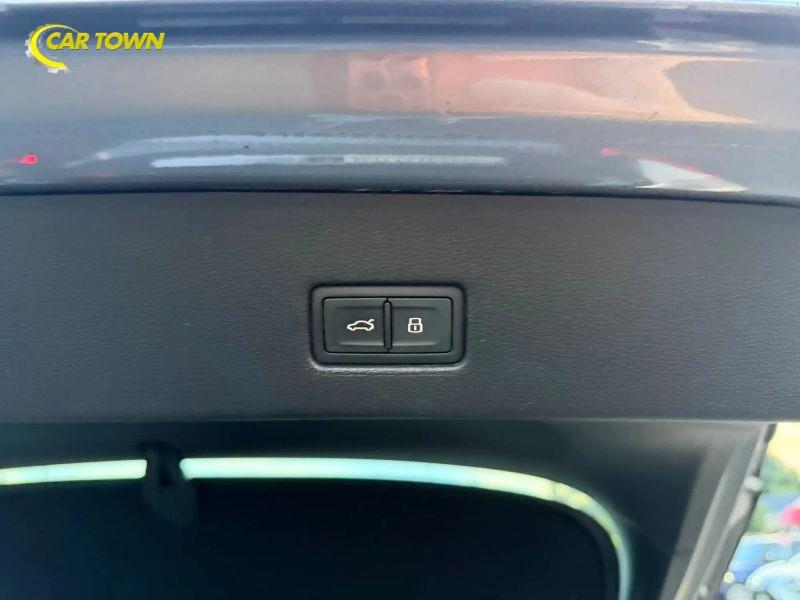 Vehicle photo 35