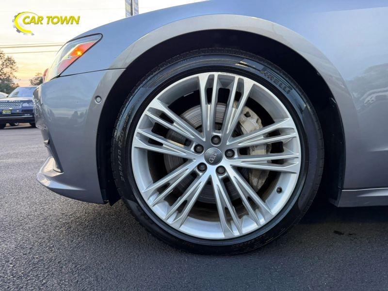Vehicle photo 41