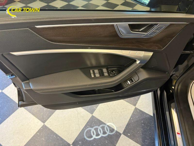 Vehicle photo 19