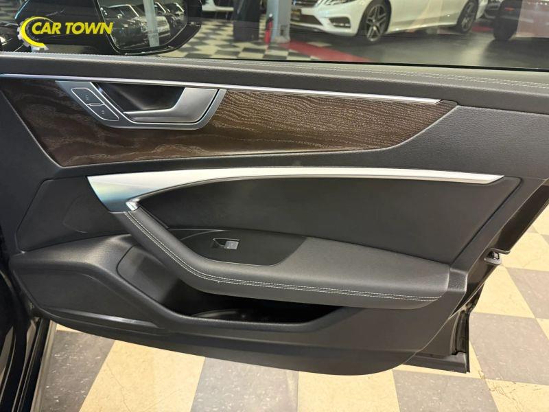 Vehicle photo 25
