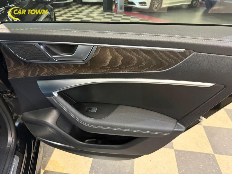 Vehicle photo 29