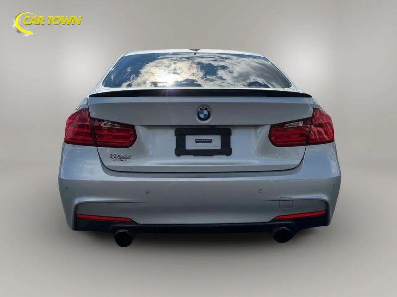 Vehicle photo 11