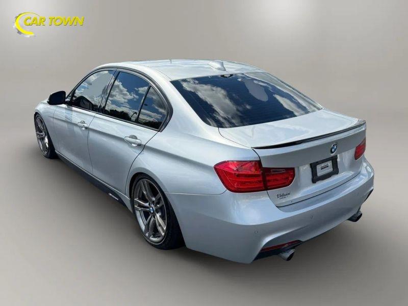 Vehicle photo 12
