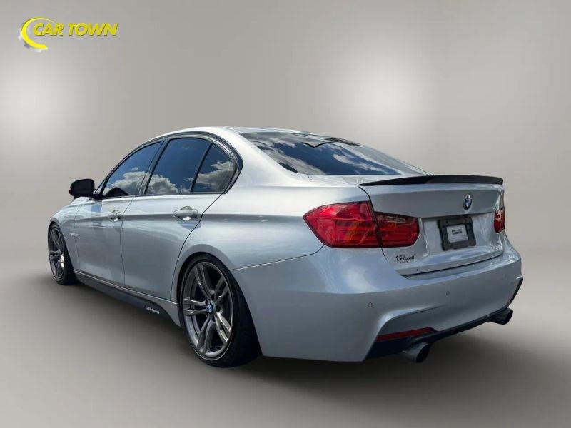 Vehicle photo 13