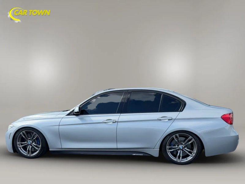 Vehicle photo 14