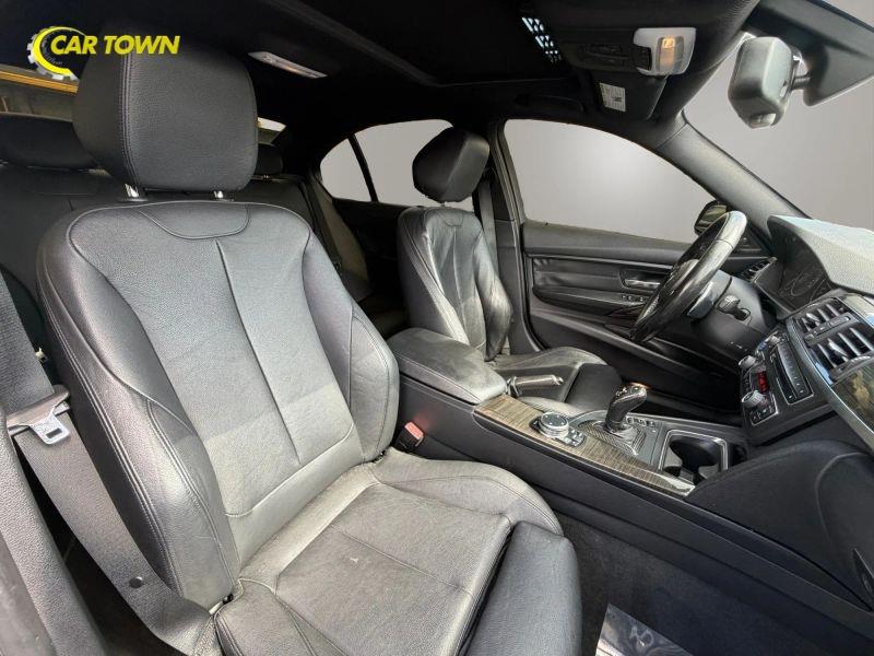 Vehicle photo 19