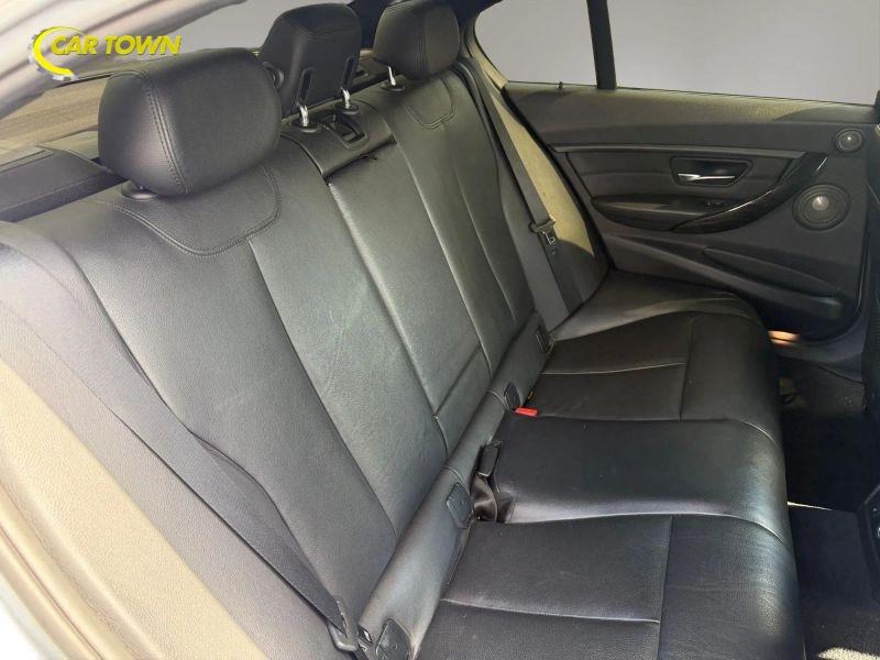 Vehicle photo 21