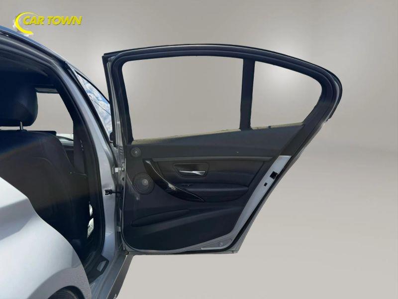 Vehicle photo 22