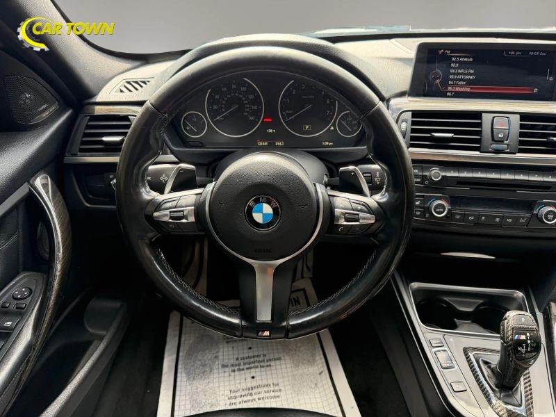 Vehicle photo 25
