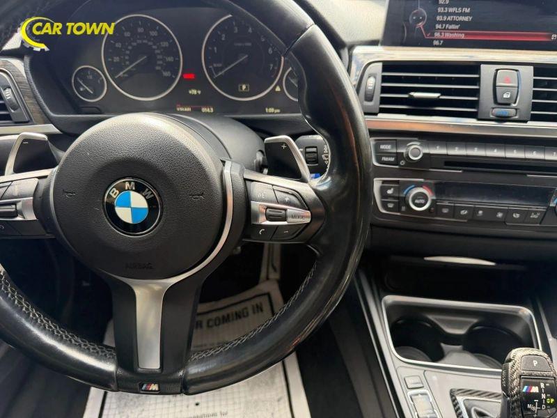 Vehicle photo 26