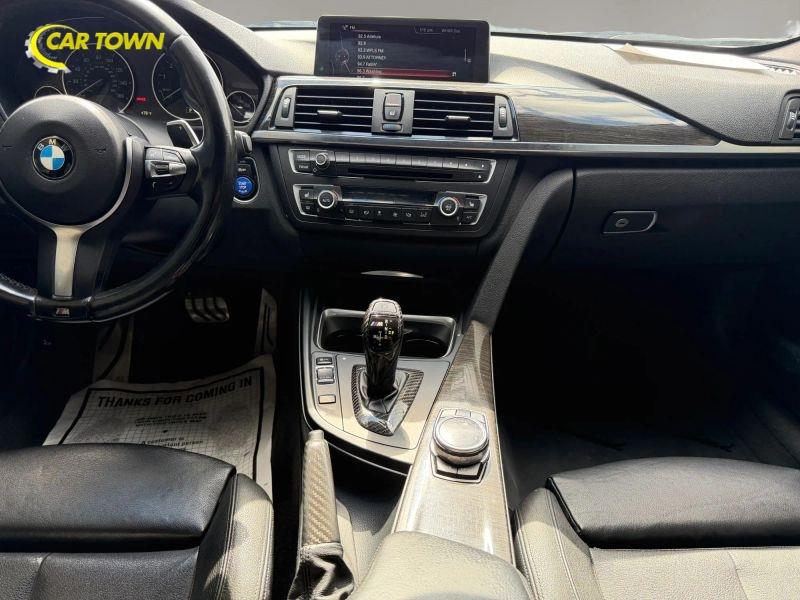 Vehicle photo 29