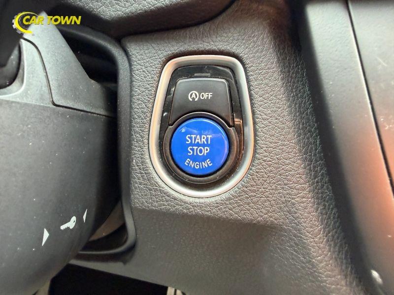 Vehicle photo 30