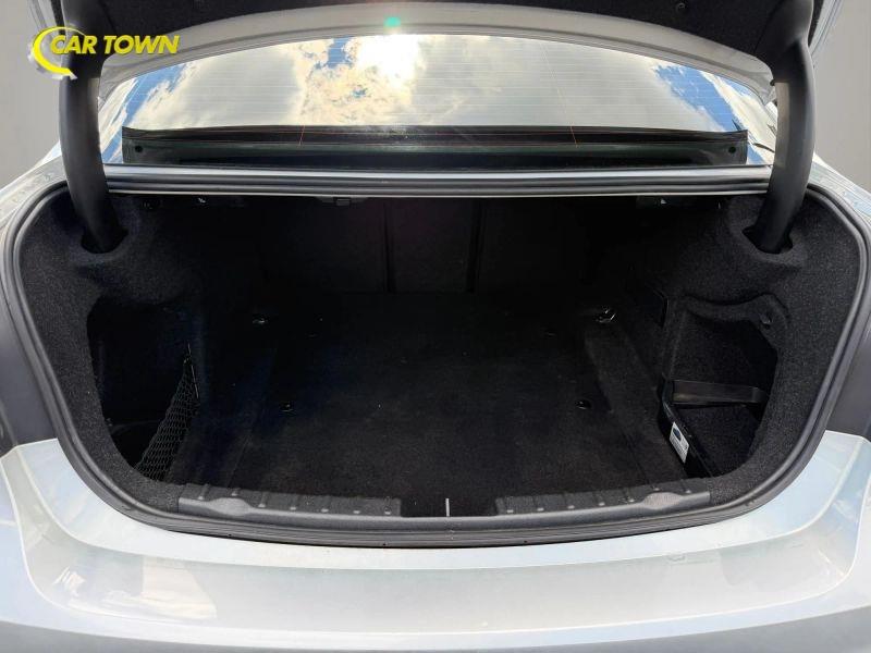 Vehicle photo 33