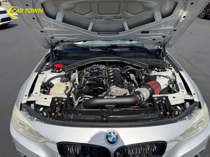 Vehicle photo 34