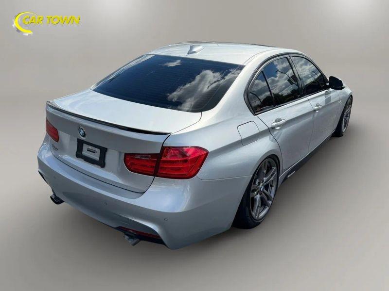 Vehicle photo 8