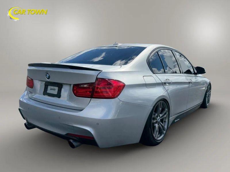 Vehicle photo 9