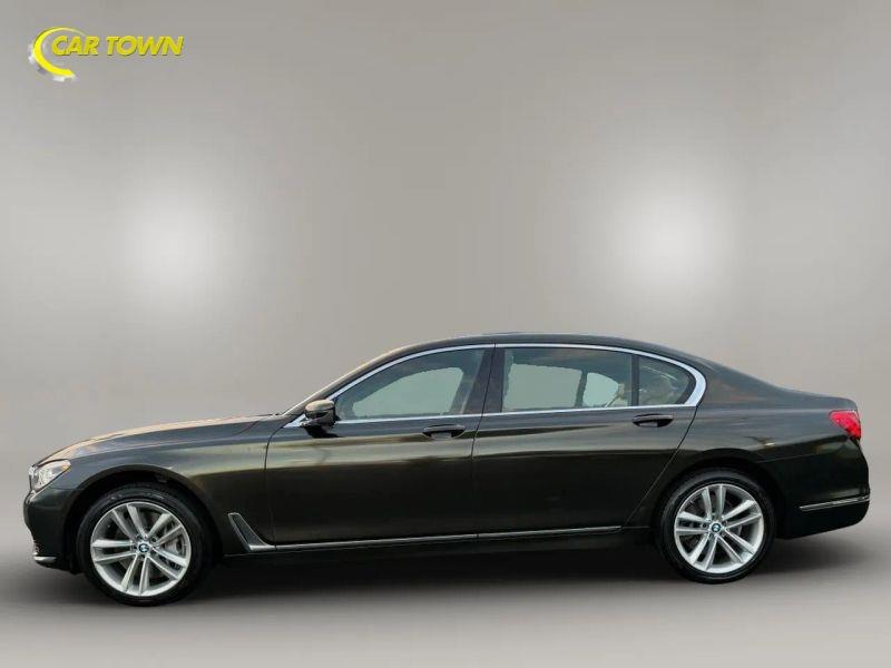 Vehicle photo 14