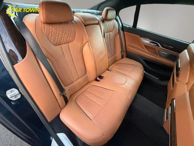 Vehicle photo 21