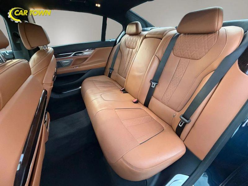Vehicle photo 23