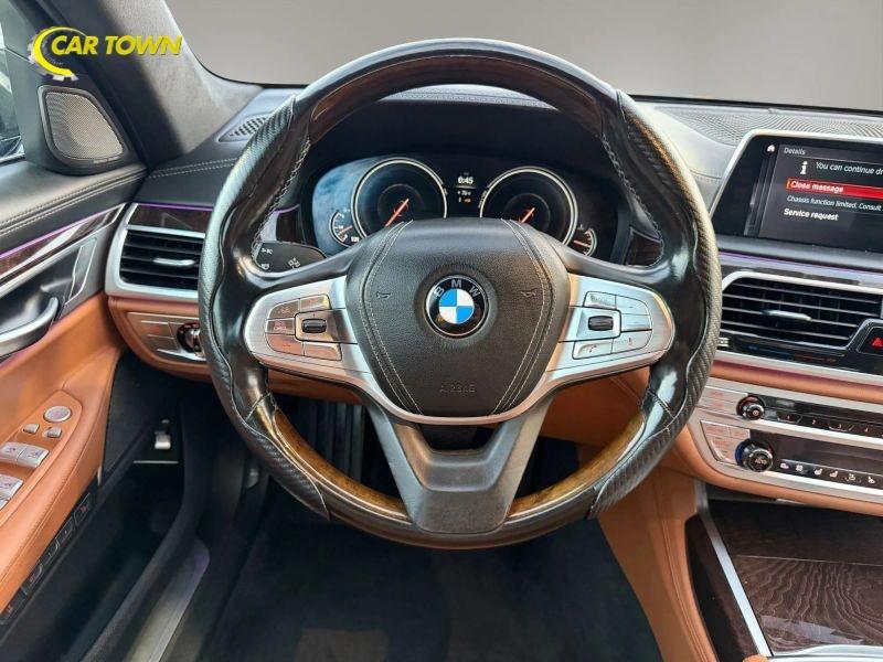 Vehicle photo 26