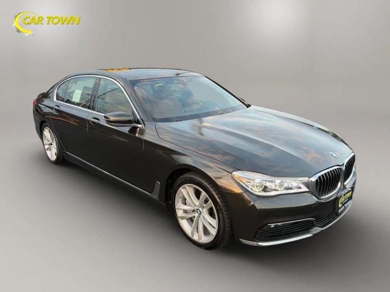 Vehicle photo 5