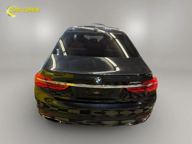 Vehicle photo 10