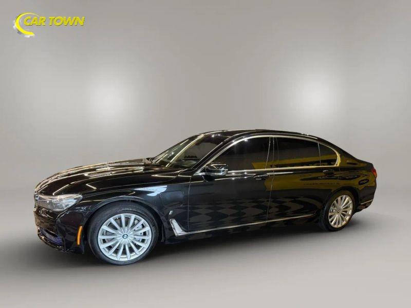 Vehicle photo 14
