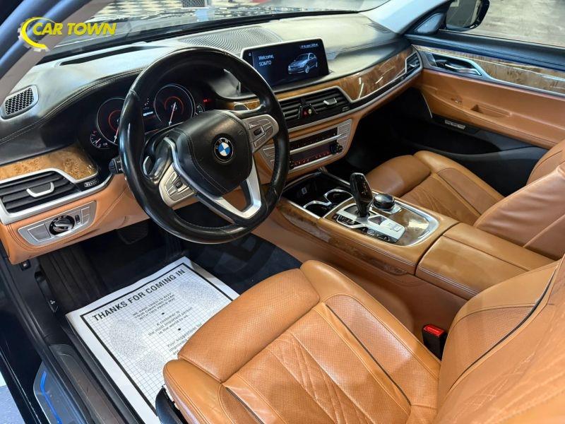 Vehicle photo 16