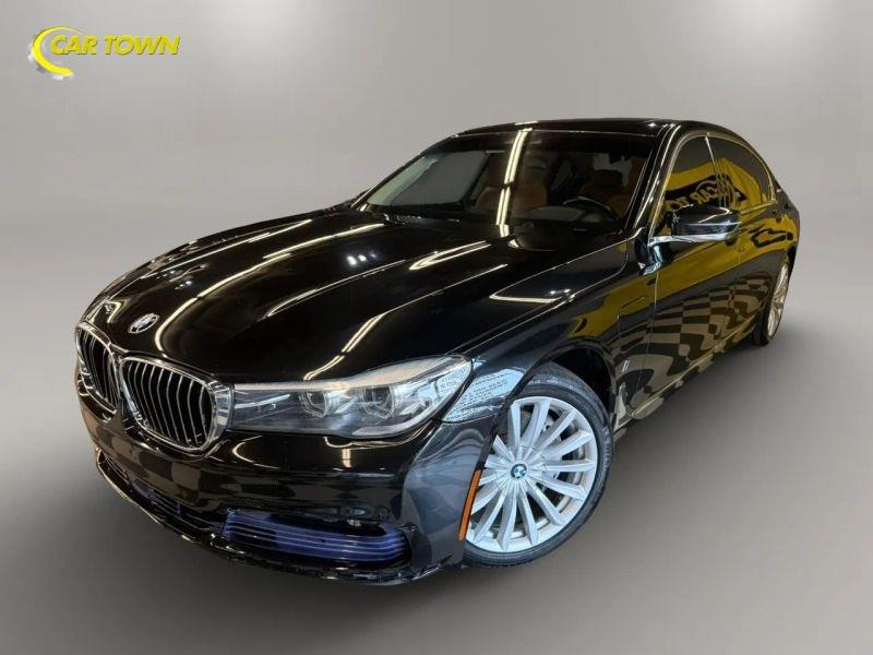 Vehicle photo 2