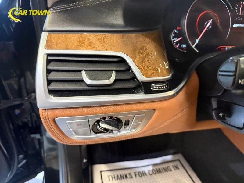 Vehicle photo 20