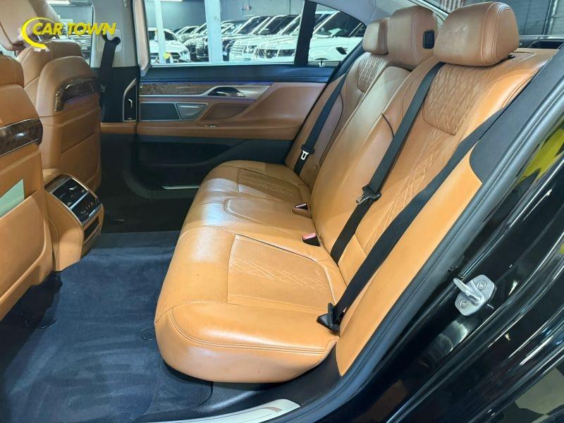 Vehicle photo 23