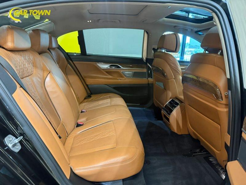Vehicle photo 29