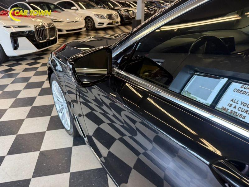 Vehicle photo 34
