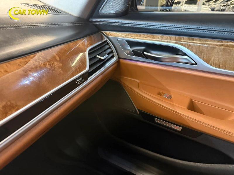 Vehicle photo 41